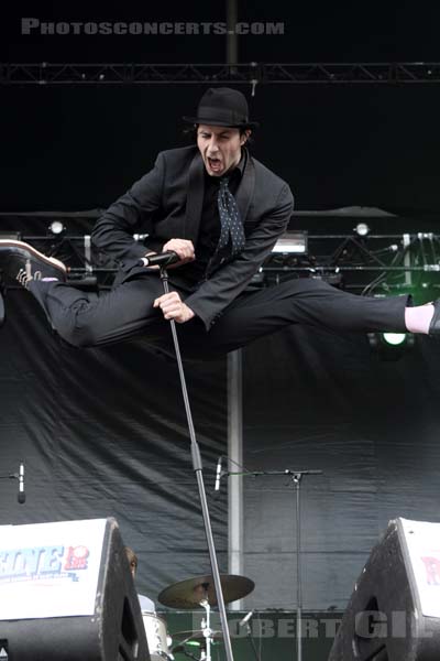 MAXIMO PARK - 2012-08-25 - SAINT CLOUD - Domaine National - Grande Scene - 